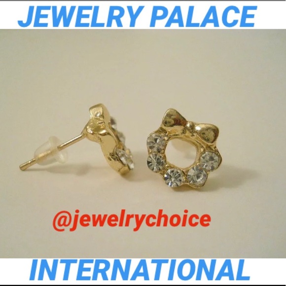 🆕Golden Tiny Wreath With Crystal Post Earrings. - Picture 4 of 8